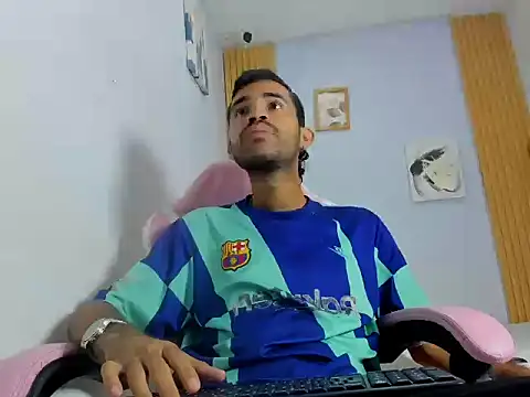 adri sexboy229 online show from October 22, 7:08 am