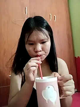 emyeuhss online show from October 19, 1:34 pm