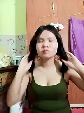 emyeuhss online show from October 21, 1:56 pm