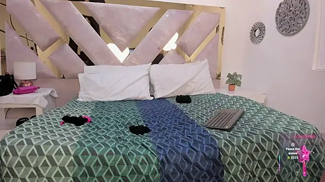 Marianee Rousse online show from September 15, 10:10 pm