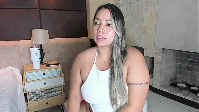 Snapshot of CandelaMartineez chatting on October 3, 3:53 pm CandelaMartineez online show from October 3, 3:53 pm