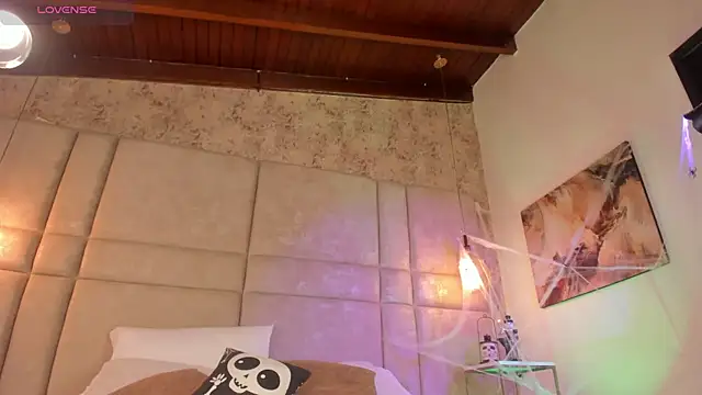 Mily Vermont online show from October 29, 8:10 pm