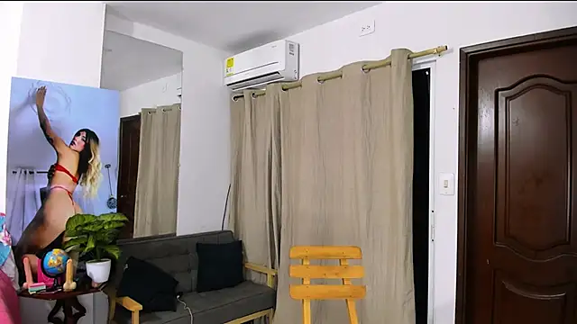 zou quira online show from February 13, 1:45 am