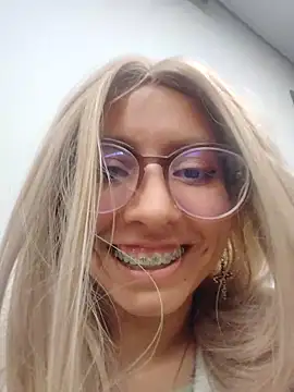 VioletxBloom online show from November 29, 4:59 am