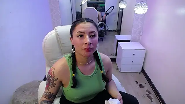 nicolee 8 online show from September 18, 4:03 am