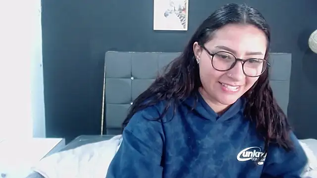 nicolee 8 online show from September 27, 11:15 am