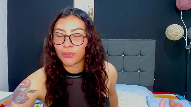 nicolee 8 online show from October 10, 1:43 pm