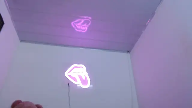 valerii fox 69 online show from December 3, 5:04 am