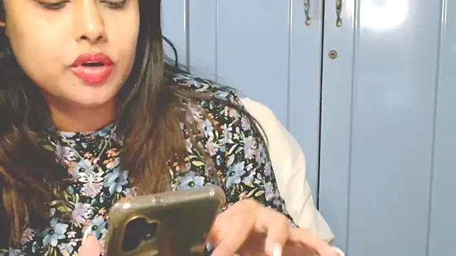 Snapshot of Indian_GlowingMiax chatting on September 12, 6:52 pm Indian GlowingMiax online show from September 12, 6:52 pm