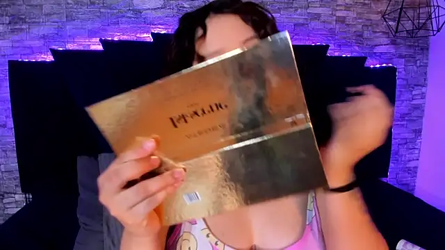 Suxan White  online show from April 22, 9:49 pm