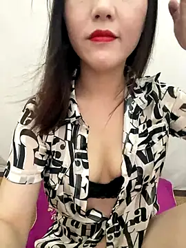 Snapshot of Dieknr chatting on October 18, 12:57 am Dieknr online show from October 18, 12:57 am