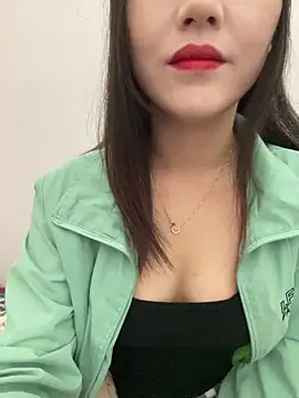 Snapshot of Dieknr chatting on December 15, 1:43 am Dieknr online show from December 15, 1:43 am