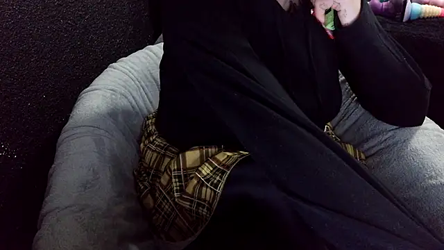 Snapshot of fetishslut4u chatting on October 5, 5:39 am fetishslut4u online show from October 5, 5:39 am