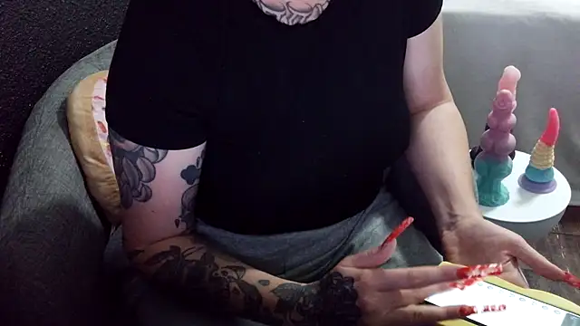 Snapshot of fetishslut4u chatting on November 3, 4:25 am fetishslut4u online show from November 3, 4:25 am