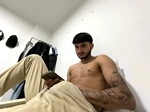 Snapshot of Nas-z09 chatting on December 22, 9:56 pm Nas-z09 online show from December 22, 9:56 pm