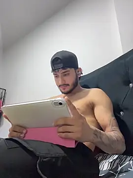 Snapshot of Nas-z09 chatting on February 2, 9:46 pm Nas-z09 online show from February 2, 9:46 pm