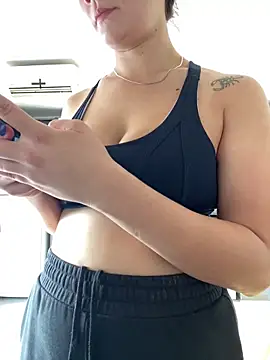 Danielaeliana online show from April 11, 7:18 pm