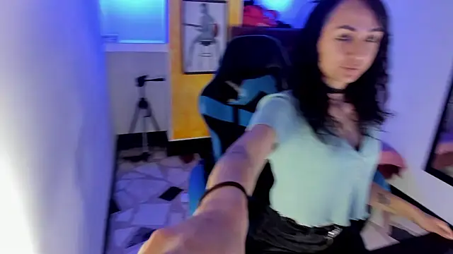 alison moon7 online show from October 24, 11:39 am