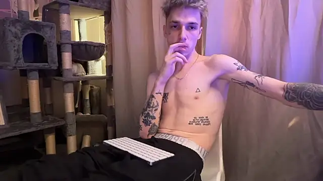 Snapshot of davesinner chatting on April 7, 9:54 am davesinner online show from April 7, 9:54 am