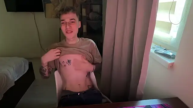 Snapshot of davesinner chatting on April 11, 4:00 pm davesinner online show from April 11, 4:00 pm