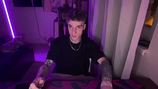 Snapshot of davesinner chatting on April 13, 7:30 pm davesinner online show from April 13, 7:30 pm