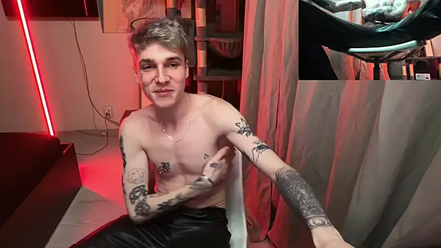 Snapshot of davesinner chatting on April 25, 11:35 pm davesinner online show from April 25, 11:35 pm
