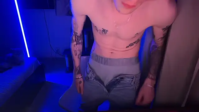 Snapshot of davesinner chatting on April 29, 2:26 am davesinner online show from April 29, 2:26 am