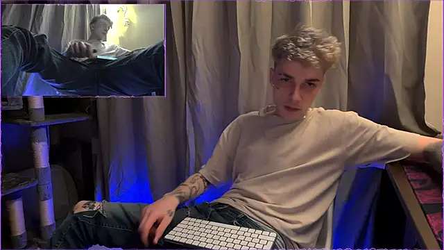 Snapshot of davesinner chatting on May 8, 8:25 pm davesinner online show from May 8, 8:25 pm