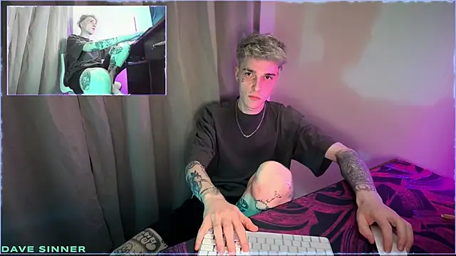 Snapshot of davesinner chatting on May 18, 10:48 pm davesinner online show from May 18, 10:48 pm