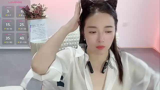 Snapshot of Xiali-166 chatting on October 2, 10:00 am Xiali-166 online show from October 2, 10:00 am