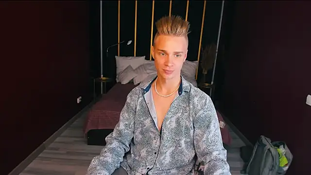 LawrenceMiles online show from September 21, 4:47 am