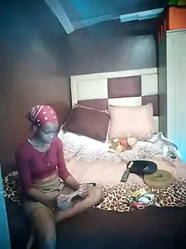 Snapshot of TinnyVsGiant chatting on September 18, 1:35 pm TinnyVsGiant online show from September 18, 1:35 pm