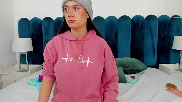 Snapshot of EmilyHanks_ chatting on November 14, 11:13 pm EmilyHanks online show from November 14, 11:13 pm