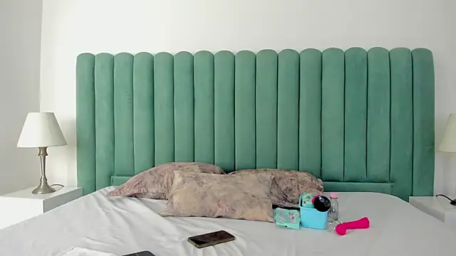 Snapshot of EmilyHanks_ chatting on November 18, 10:47 pm EmilyHanks online show from November 18, 10:47 pm