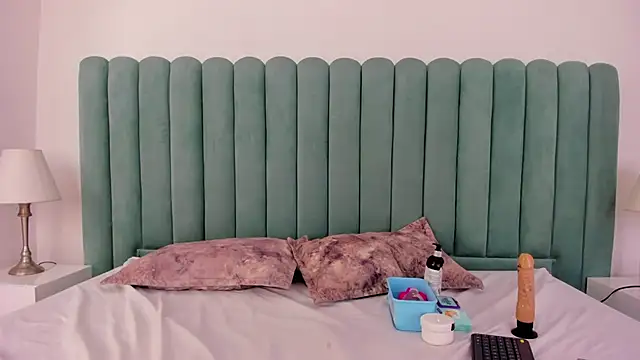 Snapshot of EmilyHanks_ chatting on November 24, 11:15 pm EmilyHanks online show from November 24, 11:15 pm