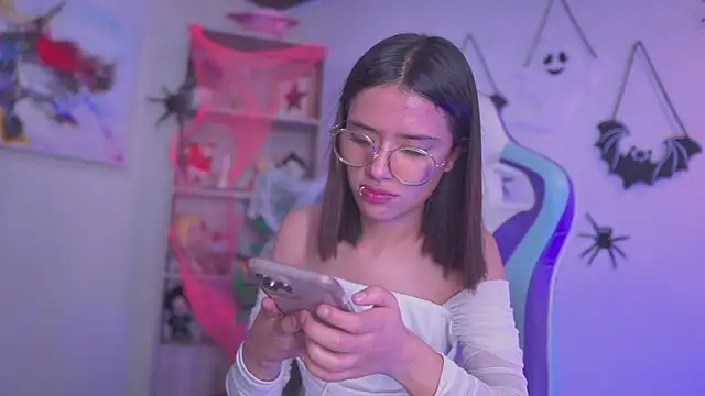 Lana Dreams  online show from October 31, 1:28 am