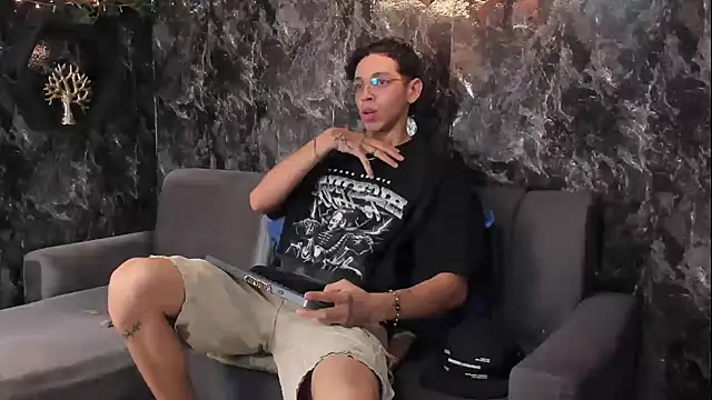 Snapshot of nicolai_drake chatting on November 12, 11:03 pm nicolai drake online show from November 12, 11:03 pm