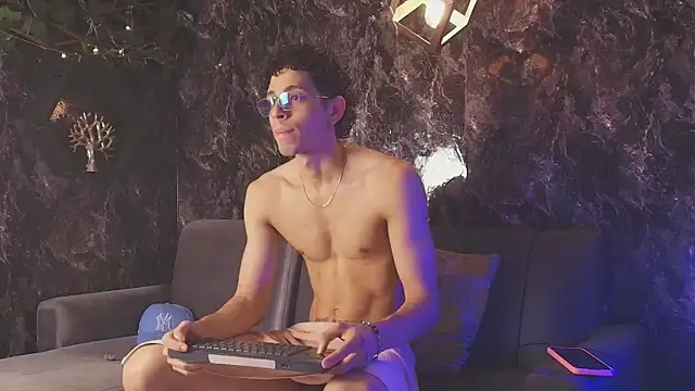 Snapshot of nicolai_drake chatting on November 16, 8:25 pm nicolai drake online show from November 16, 8:25 pm