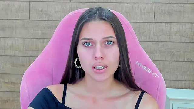 Snapshot of AlisaVersailles chatting on September 23, 4:10 pm AlisaVersailles online show from September 23, 4:10 pm