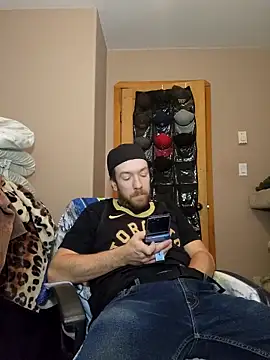 Snapshot of Dillybar41 chatting on February 25, 7:34 pm Dillybar41 online show from February 25, 7:34 pm