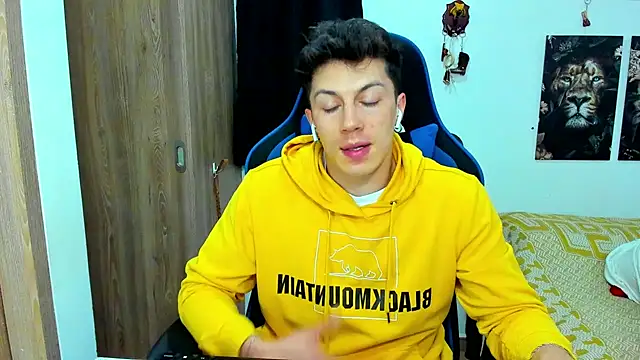 Snapshot of javiersexymann chatting on January 10, 2:04 am javiersexymann online show from January 10, 2:04 am