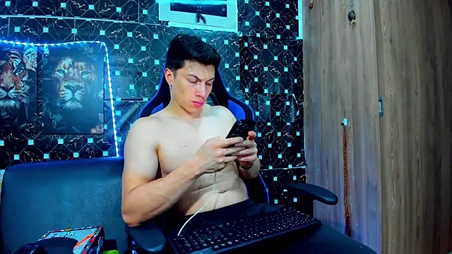 Snapshot of javiersexymann chatting on September 18, 11:51 pm javiersexymann online show from September 18, 11:51 pm