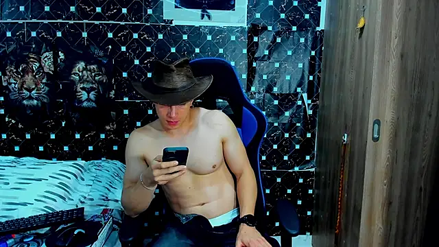 javiersexymann online show from February 17, 4:09 am