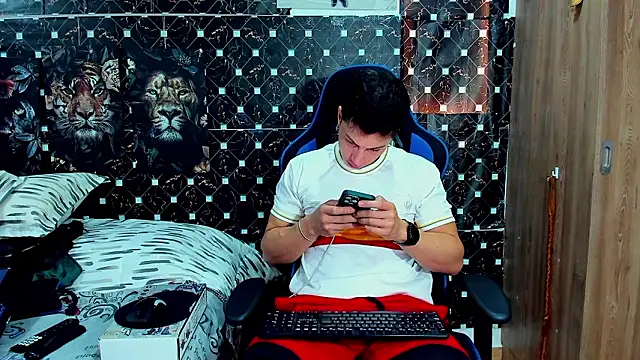 javiersexymann online show from February 20, 6:30 pm