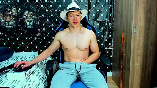 Snapshot of javiersexymann chatting on May 18, 12:18 am javiersexymann online show from May 18, 12:18 am