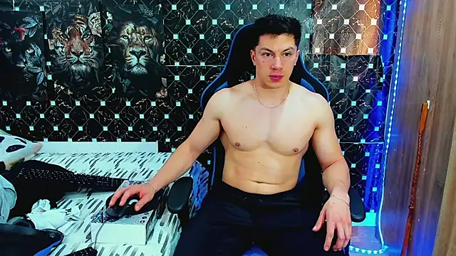 Snapshot of javiersexymann chatting on June 10, 9:25 pm javiersexymann online show from June 10, 9:25 pm