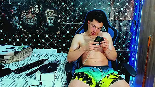 Snapshot of javiersexymann chatting on June 11, 9:13 pm javiersexymann online show from June 11, 9:13 pm