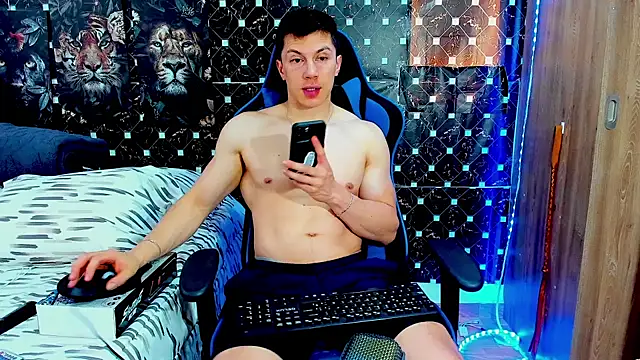 javiersexymann online show from July 7, 7:18 pm