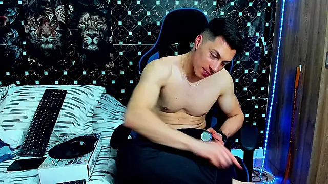 javiersexymann online show from July 18, 4:16 am