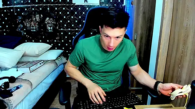 javiersexymann online show from July 25, 8:12 am